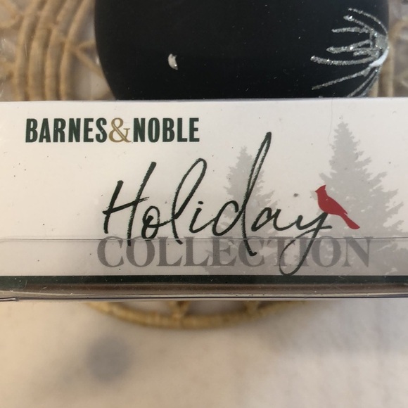 Barnes and noble black white glitter cardinal bird glass Christmas ornament NIB - Picture 9 of 11